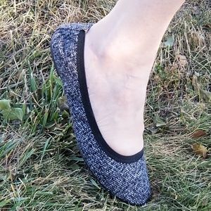 Size 8, Faded Glory grey tweed flats